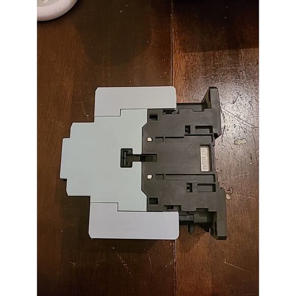 WEG CWB40 IEC Contactor 40amp 440V AC Coil - Picture 2 of 5